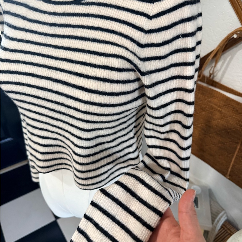 Everlane Black and White Striped Long Sleeve Top - Picture 2 of 6